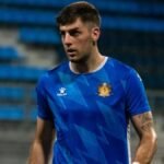 Dejan Racic mengenakan jersey Bhayangkara FC