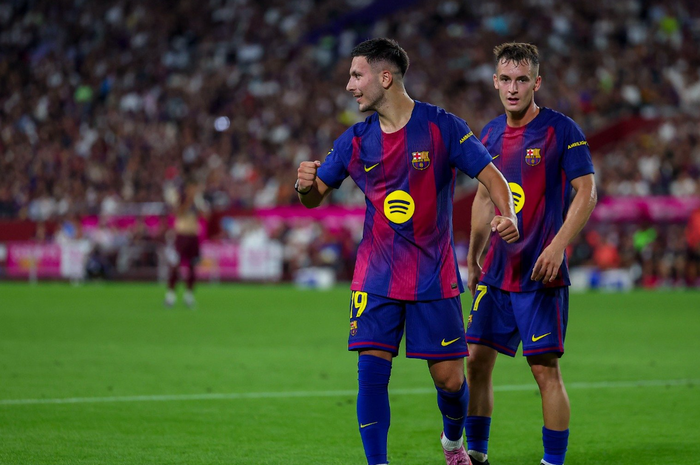 Roony Bardghji merayakan gol debutnya untuk Barcelona